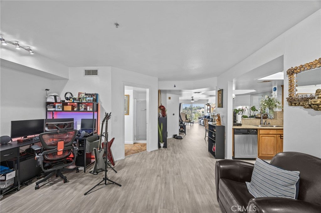 4755 Templeton St 2215