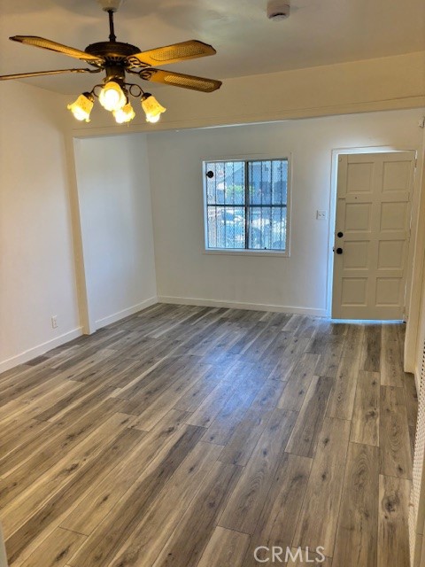 Nice 2 bedroom, 1 bathroom front unit in a Tri-plex, with one dedicated parking spot. Centrally located to grocery stores and the new bike path (Rail to Road) on Slauson. Tenant pays gas and electric. One pet may be permitted. Deposit is and move-in cost are negotiable..
