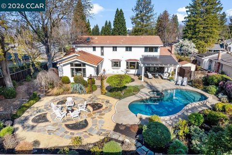 Photo of 515 La Mancha Ct Ct, Danville, CA 94526 (MLS # 41122983)