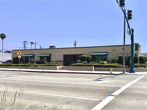 Photo of 724 N Barranca Unit B Avenue, Covina, CA 91723 (MLS # CV25236014)