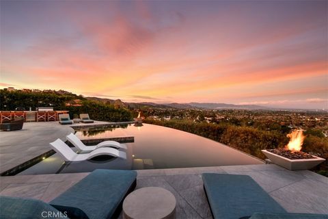 Photo of 6100 Maury Avenue, Woodland Hills, CA 91367 (MLS # SR26008956)