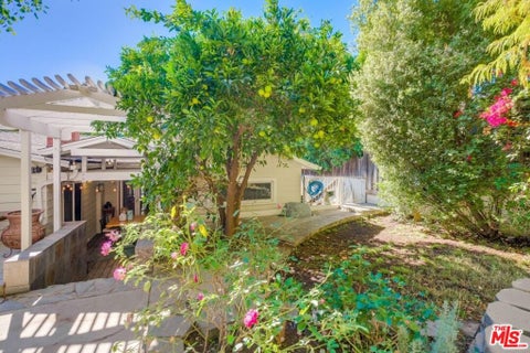 Tiny photo for 21447 Providencia Street, Woodland Hills, CA 91364 (MLS # 26874173)
