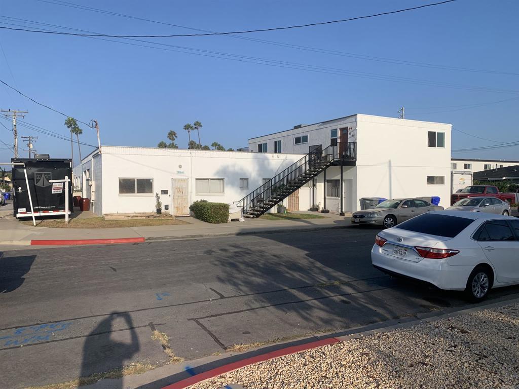 Incredible property for the owner/businessperson. Live upstairs with beautiful views and ocean breezes. Use the ground floor for your business or other uses. Current tenants are a custom home builder and interior decorator, a garage door installation company and a residential unit. Other buildings on the block have been converted into condominiums. If you are looking for flexibility, this is your property.