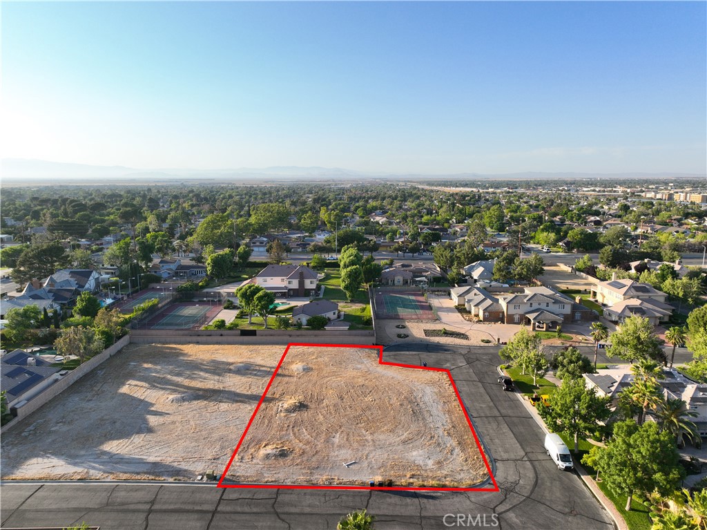 **Luxury Community in Westfield Estates!**
This prime half-acre corner lot in the desirable gated Westfield Estates community is a rare opportunity you don't want to miss! Ideally located just off the 14 Freeway, this spacious parcel offers convenient access to parks, schools, and local amenities. Utilities are available at the street, making it easy to bring your vision to life. Whether you're planning to build your custom dream home or looking for a smart investment, this flat, usable lot offers endless possibilities. Don't miss your chance to own in one of the area's most sought-after neighborhoods!
Purchasing this lot will include HOA Approved Plans for a home and guest house on this large.