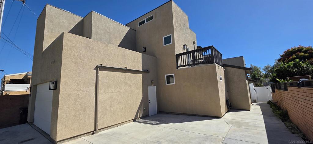 2114 Felspar St