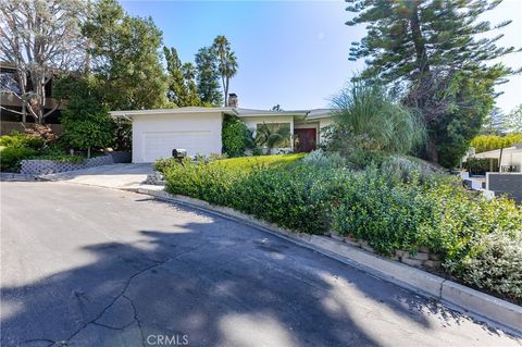 Photo of 11500 Dona Cecilia Drive, Studio City, CA 91604 (MLS # SR25275168)
