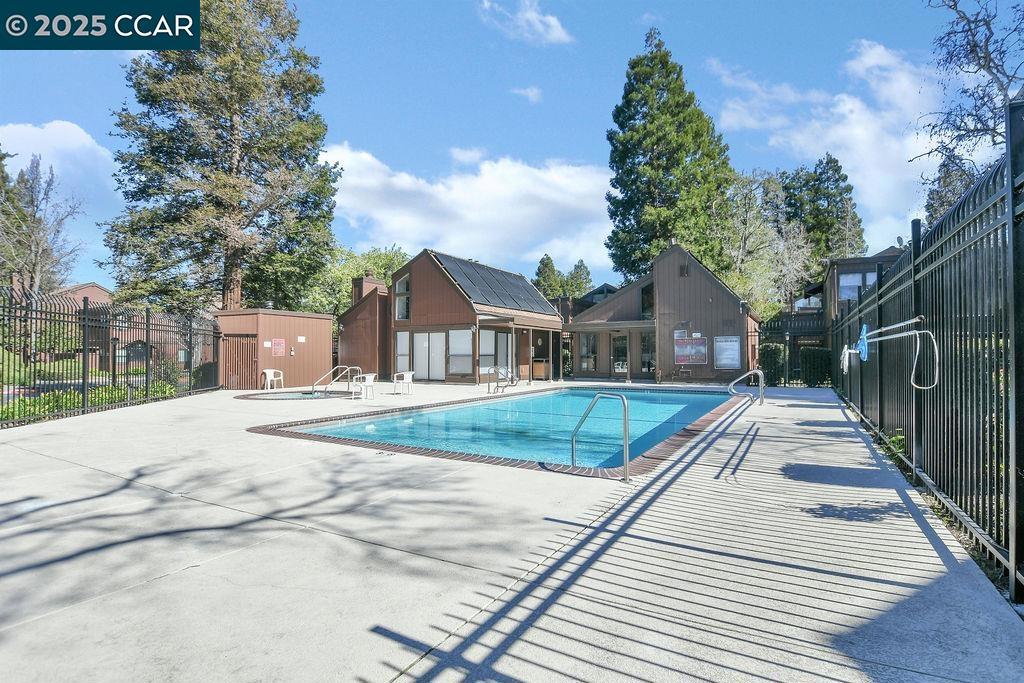 SHADOWOOD - Residential