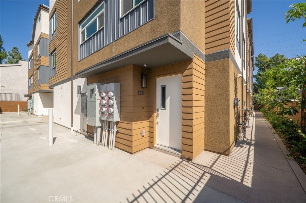 6837 N Haskell Avenue