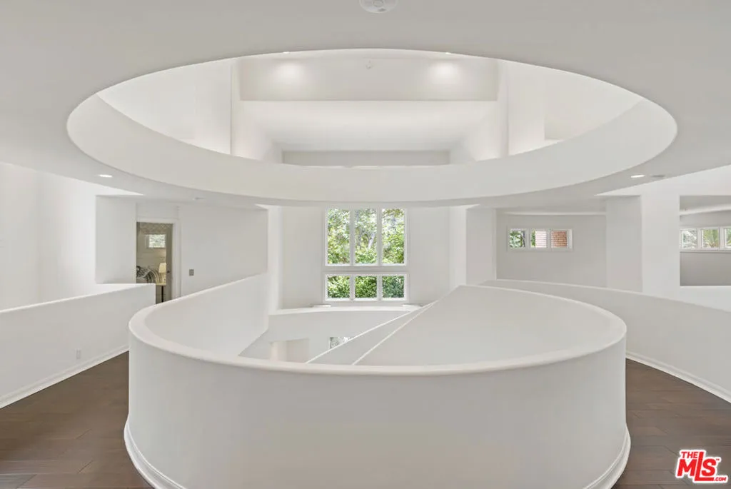 Westlake Village, California 91361, United States, 5 Bedrooms Bedrooms, ,6 BathroomsBathrooms,Residential,Active,87939