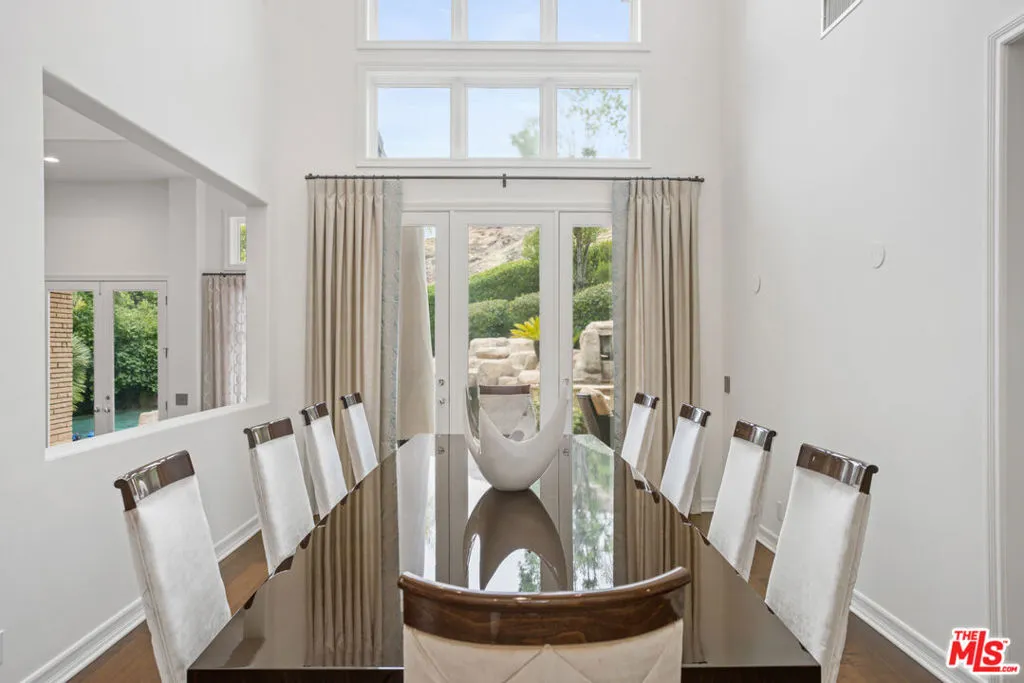 Westlake Village, California 91361, United States, 5 Bedrooms Bedrooms, ,6 BathroomsBathrooms,Residential,Active,87939