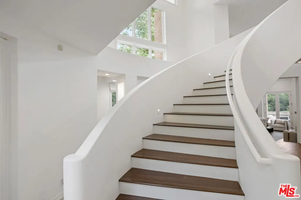 Westlake Village, California 91361, United States, 5 Bedrooms Bedrooms, ,6 BathroomsBathrooms,Residential,Active,87939