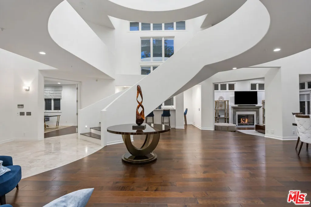 Westlake Village, California 91361, United States, 5 Bedrooms Bedrooms, ,6 BathroomsBathrooms,Residential,Active,87939