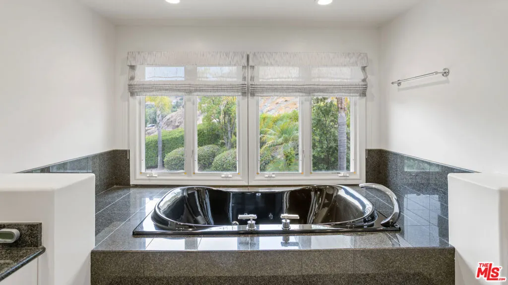 Westlake Village, California 91361, United States, 5 Bedrooms Bedrooms, ,6 BathroomsBathrooms,Residential,Active,87939