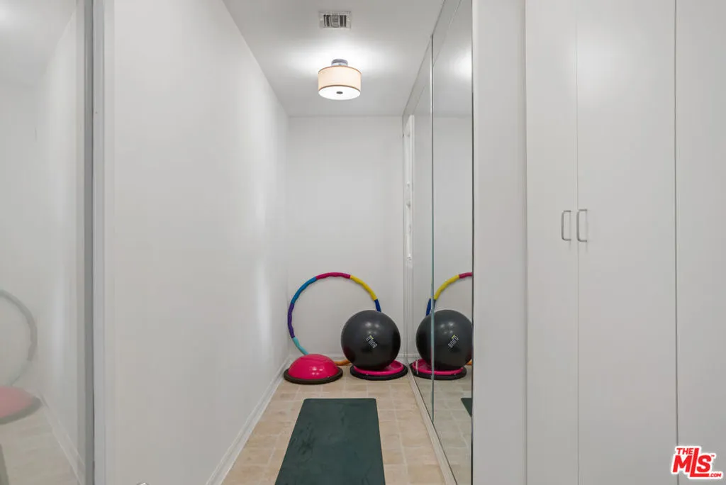 Westlake Village, California 91361, United States, 5 Bedrooms Bedrooms, ,6 BathroomsBathrooms,Residential,Active,87939