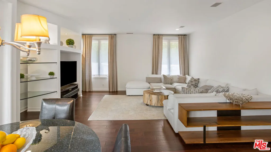 Westlake Village, California 91361, United States, 5 Bedrooms Bedrooms, ,6 BathroomsBathrooms,Residential,Active,87939