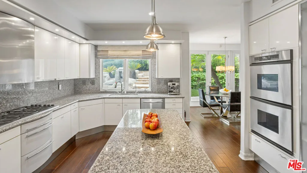 Westlake Village, California 91361, United States, 5 Bedrooms Bedrooms, ,6 BathroomsBathrooms,Residential,Active,87939