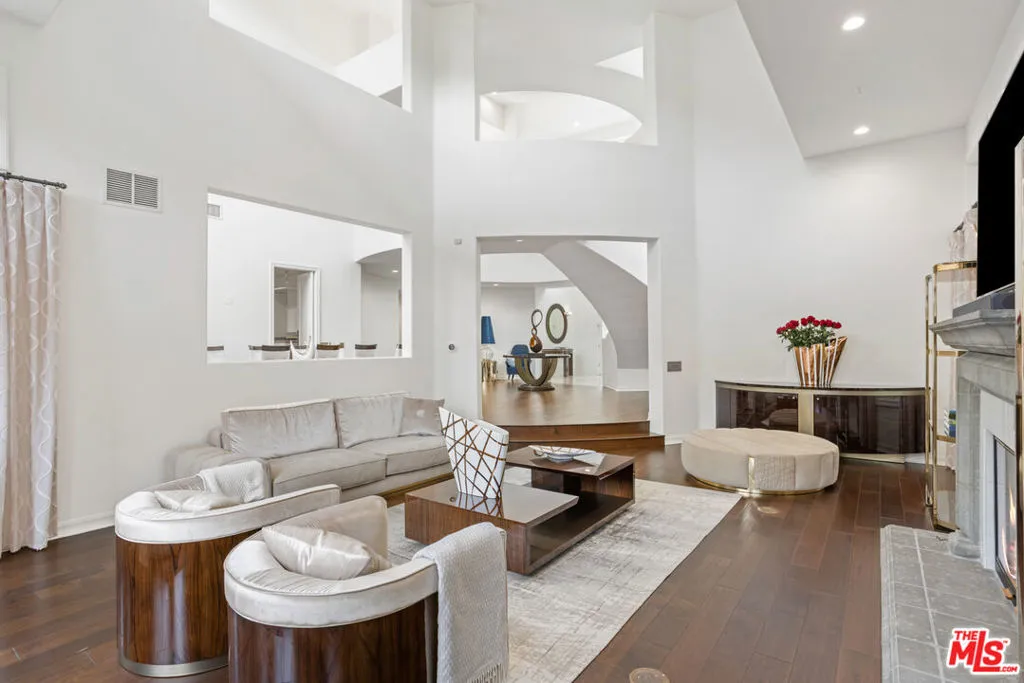 Westlake Village, California 91361, United States, 5 Bedrooms Bedrooms, ,6 BathroomsBathrooms,Residential,Active,87939