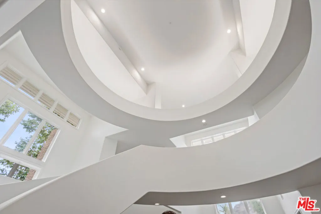 Westlake Village, California 91361, United States, 5 Bedrooms Bedrooms, ,6 BathroomsBathrooms,Residential,Active,87939