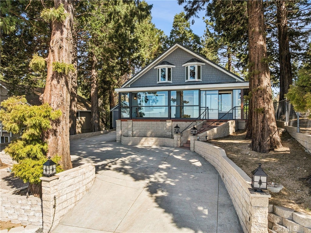 22988 Valley View