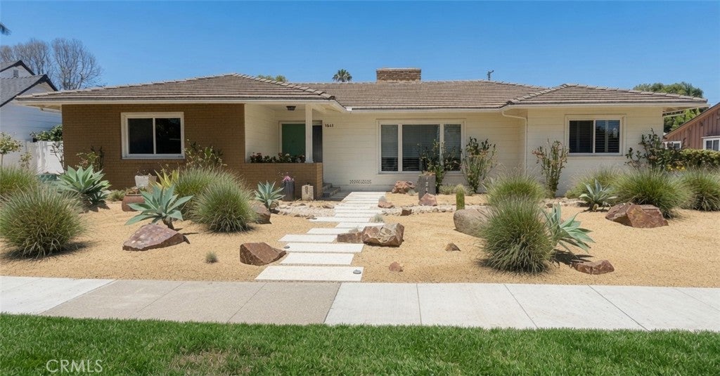 1041 E Burlinghall Drive, Long Beach CA 90807