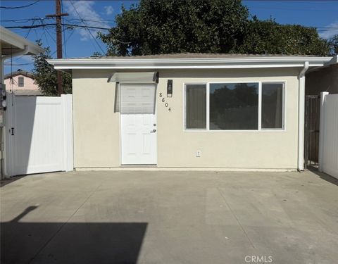 Photo of 8604 Tilden Avenue, Panorama City, CA 91402 (MLS # GD25239343)
