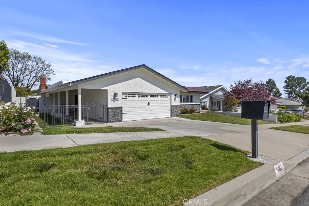 1482 Bibiana Way