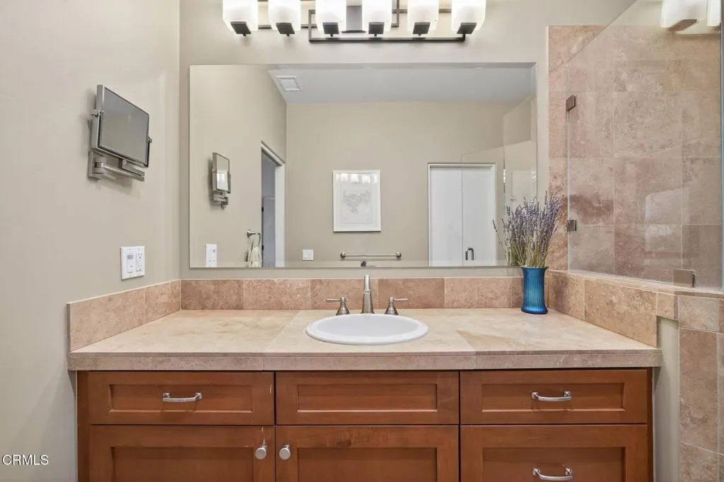 Ojai, California 93023, United States, 3 Bedrooms Bedrooms, ,3 BathroomsBathrooms,Residential,Active,216497