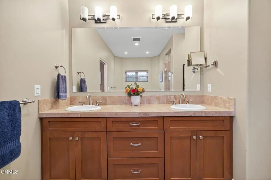 Ojai, California 93023, United States, 3 Bedrooms Bedrooms, ,3 BathroomsBathrooms,Residential,Active,216497