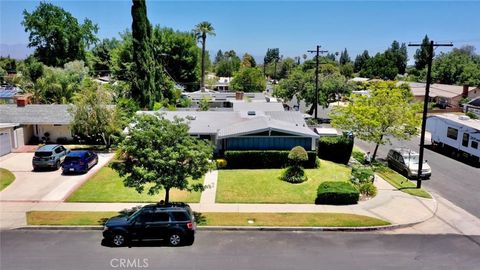 Photo of 8742 Quakertown Avenue, Northridge, CA 91324 (MLS # SR26058939)