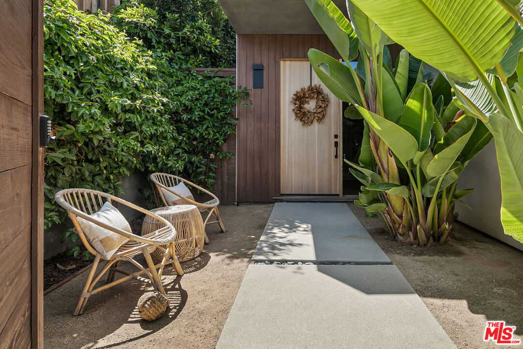 1037 Palms Boulevard