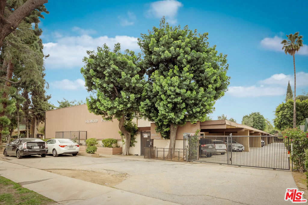 15540 Sherman Way 14