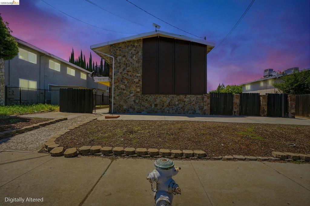3513 Fairview