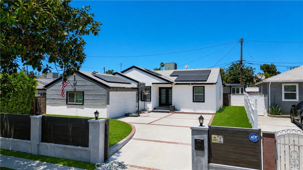 12521 Stagg Street, North Hollywood CA 91605