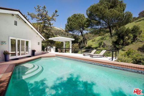 Photo of 3206 Canyon Lake Drive, Los Angeles, CA 90068 (MLS # 26658489)