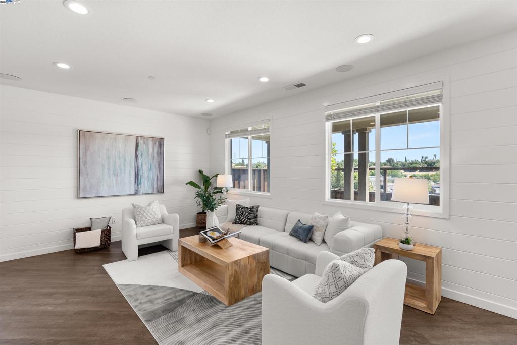 2800 Lily Ct