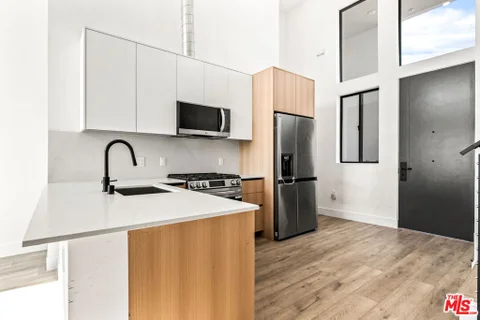 MLS: 26867441