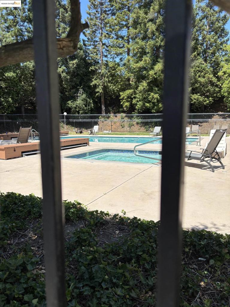 COUNTRY VILLAGE - Residential