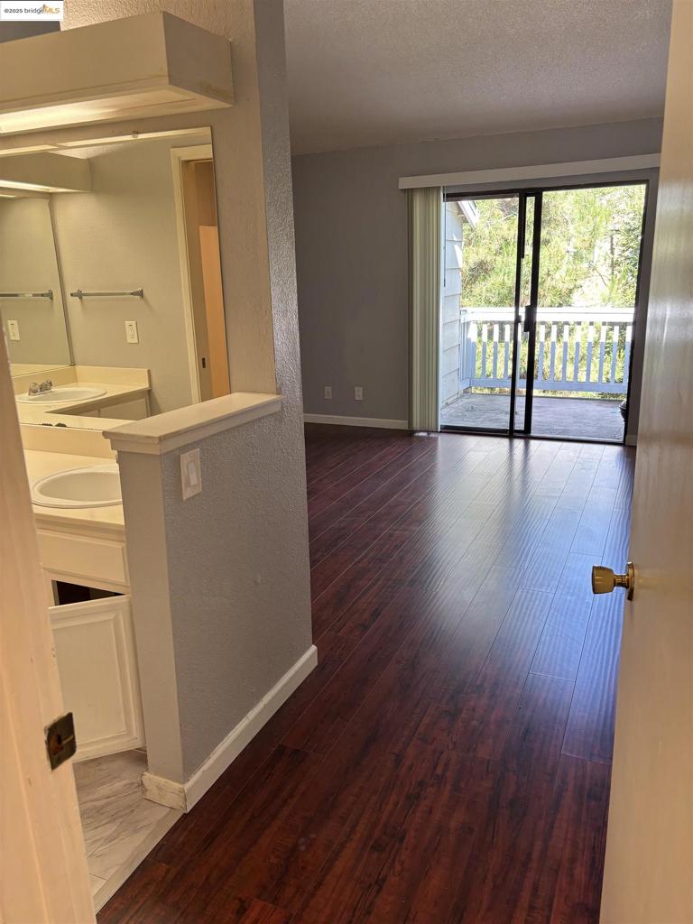 COUNTRY VILLAGE - Residential