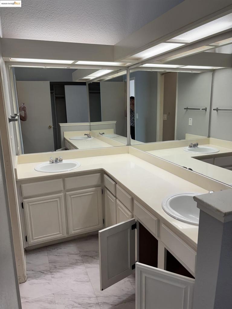 COUNTRY VILLAGE - Residential