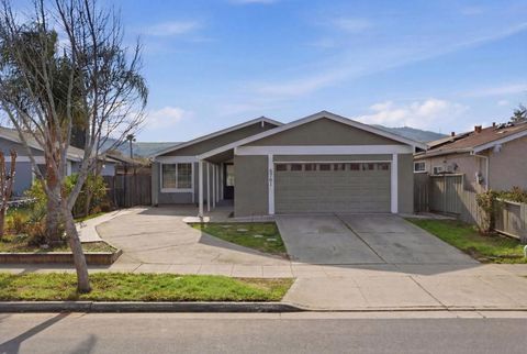 Photo of 6761 Muscat Drive, San Jose, CA 95119 (MLS # ML82033026)