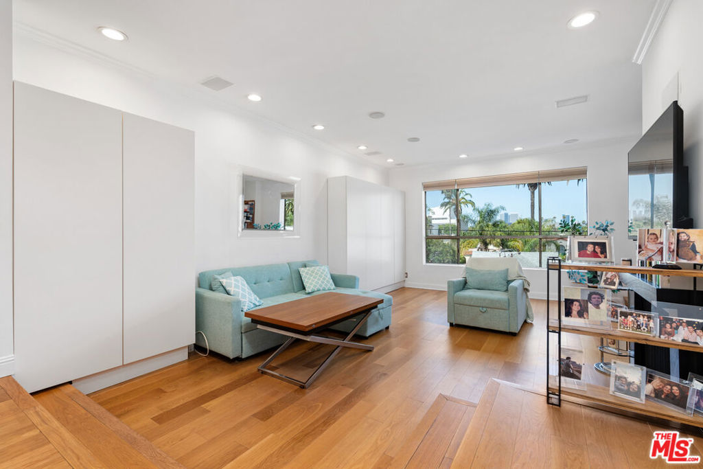 221 S Gale Drive 305