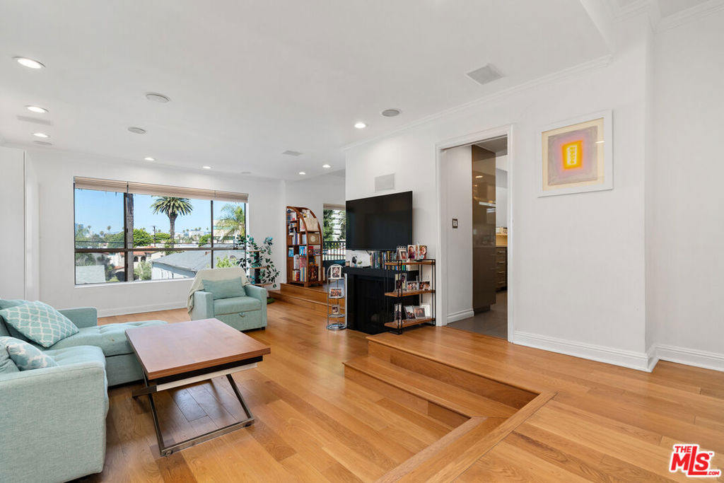 221 S Gale Drive 305