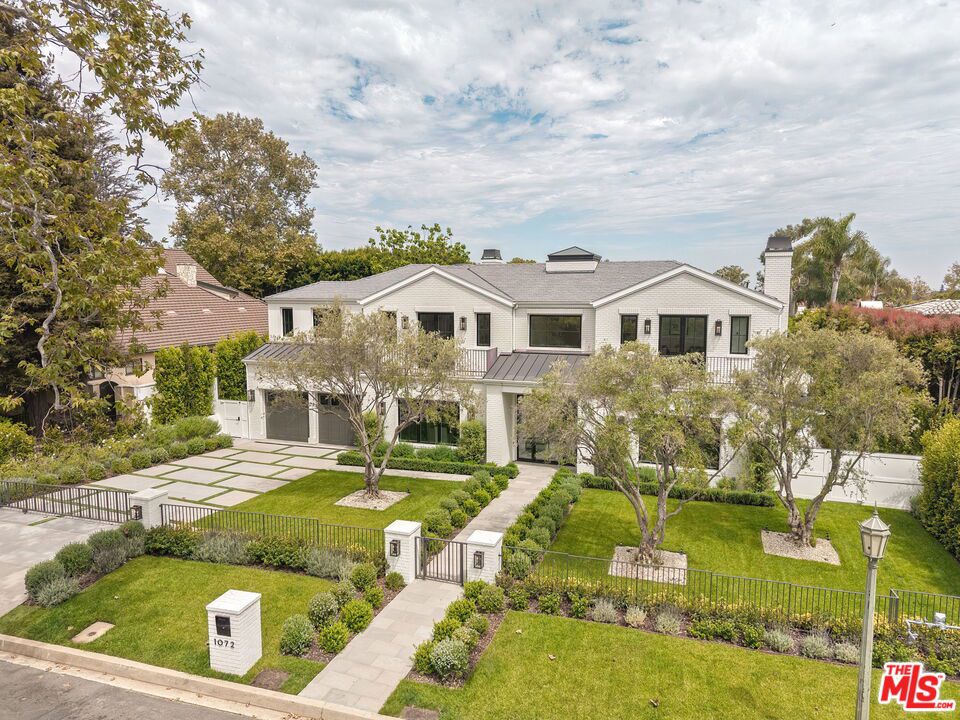 1072 Amalfi Drive