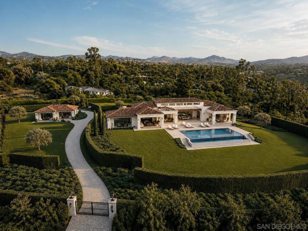6858 Las Colinas