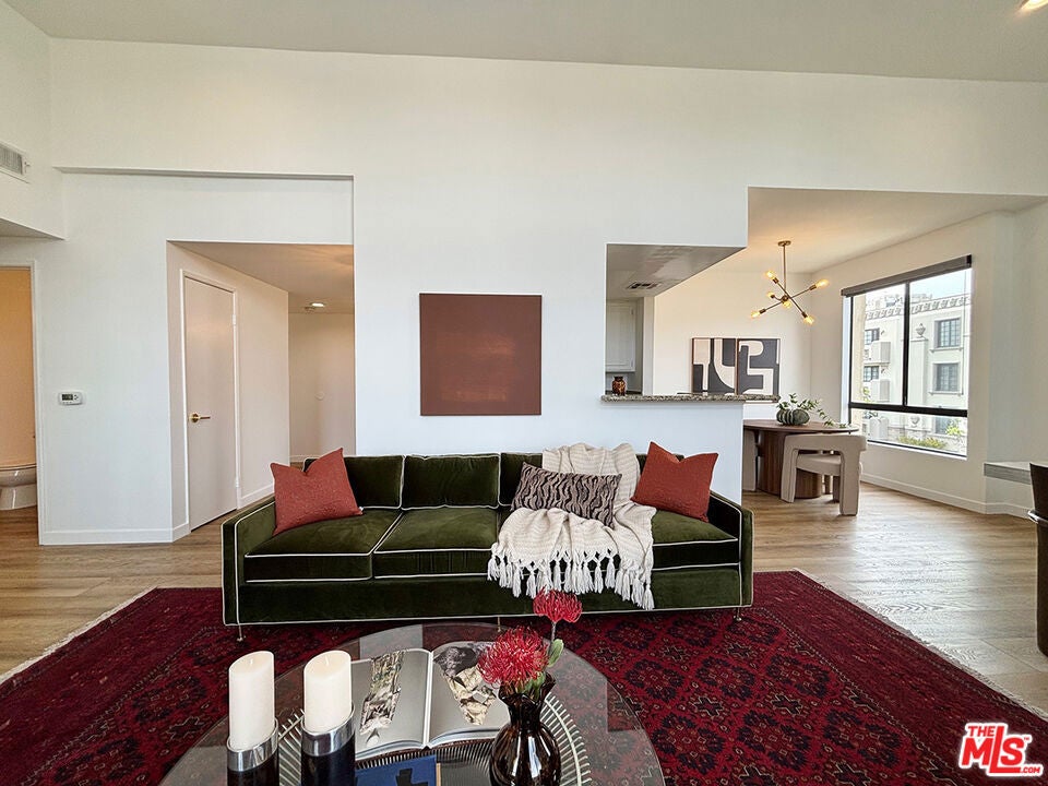 13920 Moorpark Street 308