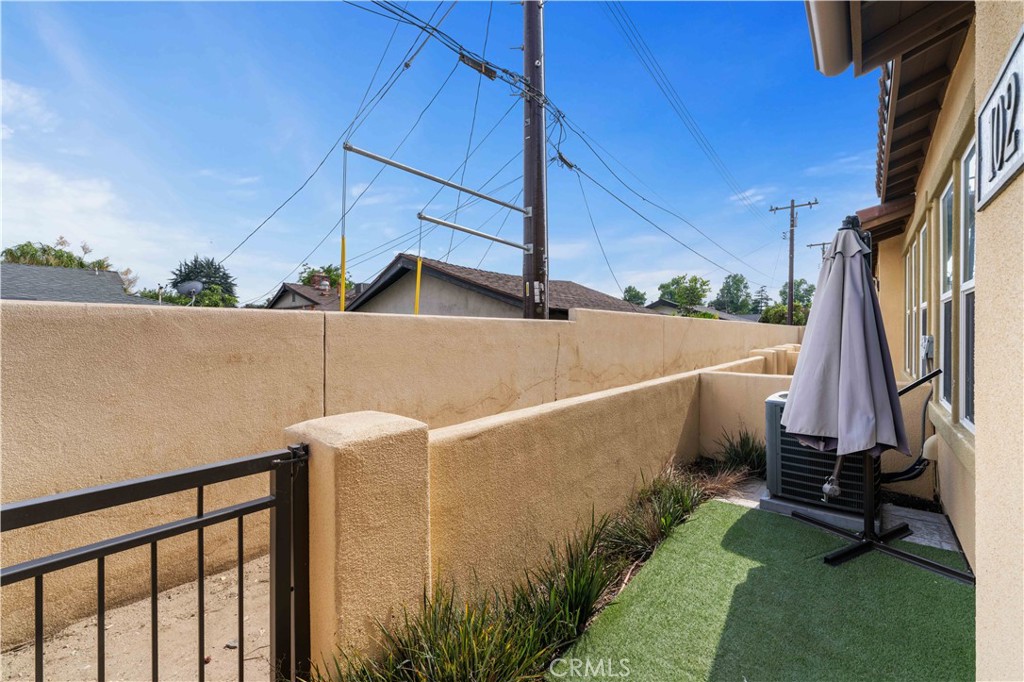 5657 Mcculloch Avenue 102