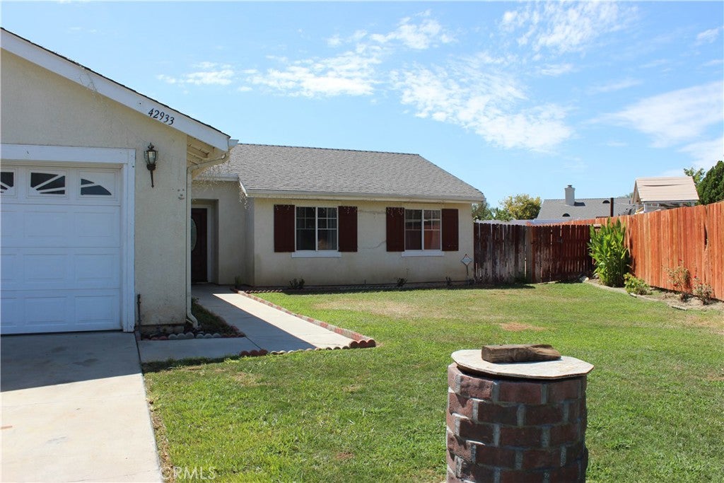42933 Woodside Court