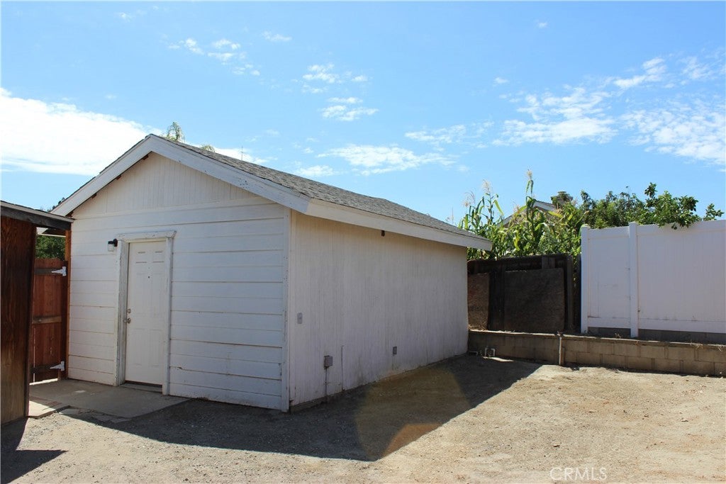 42933 Woodside Court