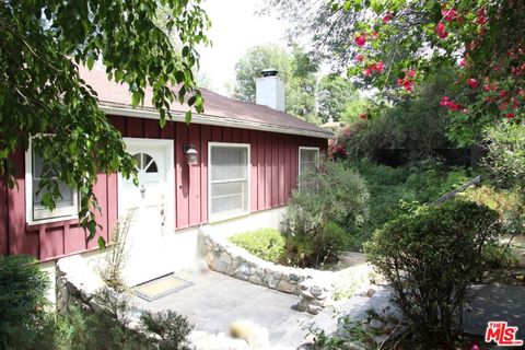 Photo of 15151 ENCANTO Drive, Sherman Oaks, CA 91403 (MLS # 26635485)