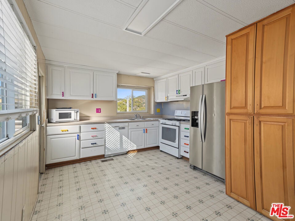 Properties 2 22125 Loop Drive